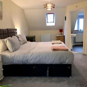 entire-4-bed-townhouse.cardiffhotelswales.com/
